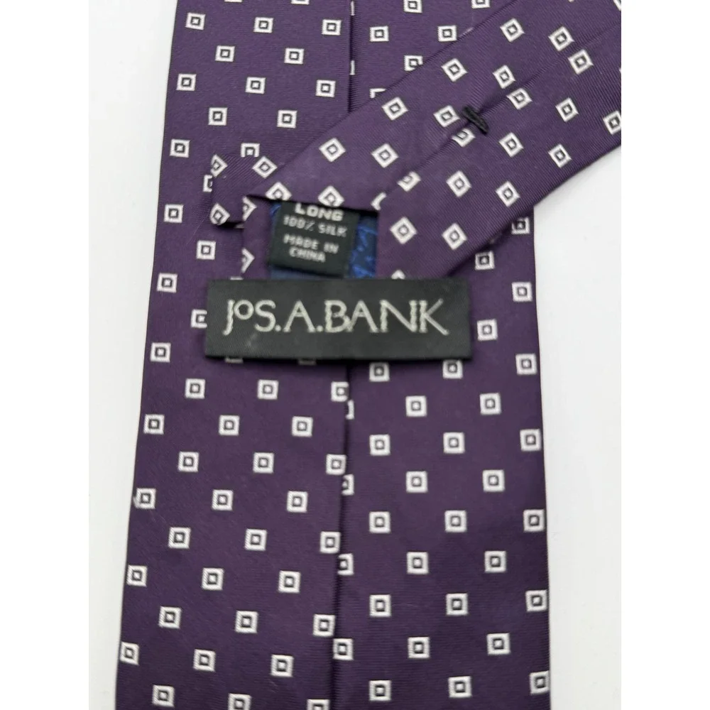 Jos A Bank Mens Silk Purple Geometric Pattern Classic Neck Tie‎